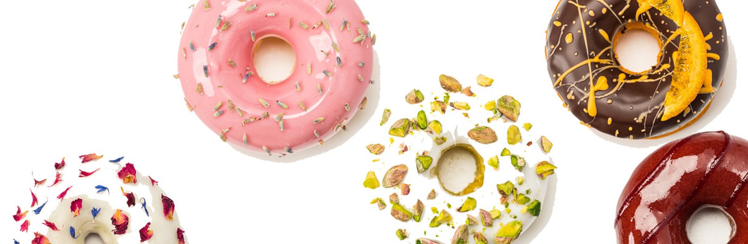 <strong>Cake</strong> <br/><strong>Donuts</strong>