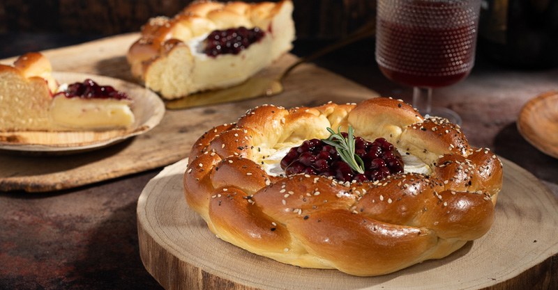 <span><strong>Camembert Crown.</strong></span>
<span/>