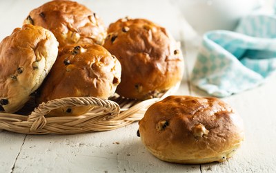 Boter Rozijnen-krentenbollen met Maestro Boterstol