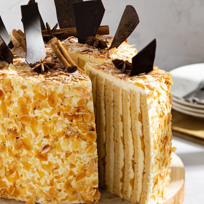 Chai Latte Vertical Layer Cake XL