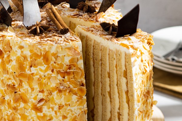 Chai Latte Vertical Layer Cake XL
