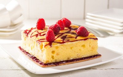 Frambozen Lemon Cake