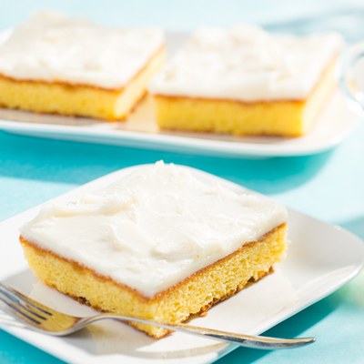 Fudgy Lemon Blondie met Fantasy Lemon Cake