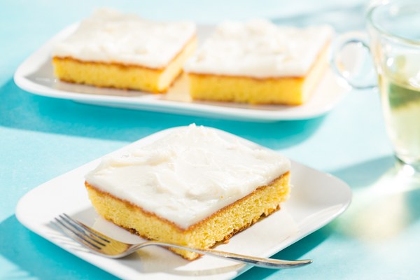 Fudgy Lemon Blondie met Fantasy Lemon Cake