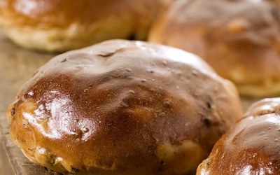 Krentenbollen met Parade Oliebol Goud