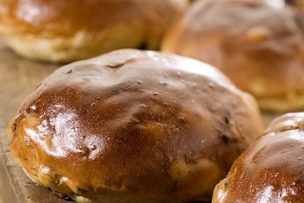 Krentenbollen met Parade Oliebol Goud