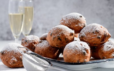 Oliebollen met Parade Oliebol VV (doseermachine)