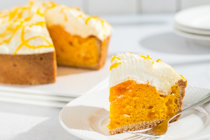 Oranje Boven SinaasAppeltaartje met Fantasy Orange Cake