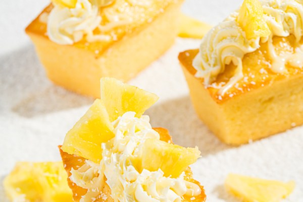 Pina Colada Mini Cocktail Cakes