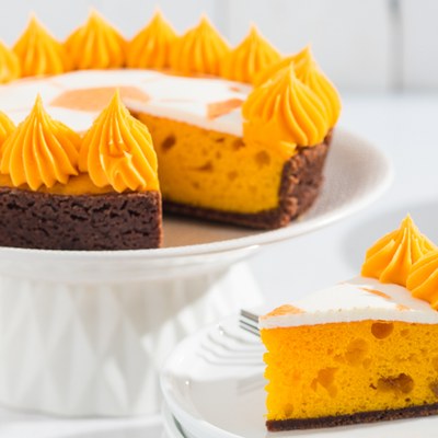 Voetbaltaart van Goud met Fantasy Orange Cake