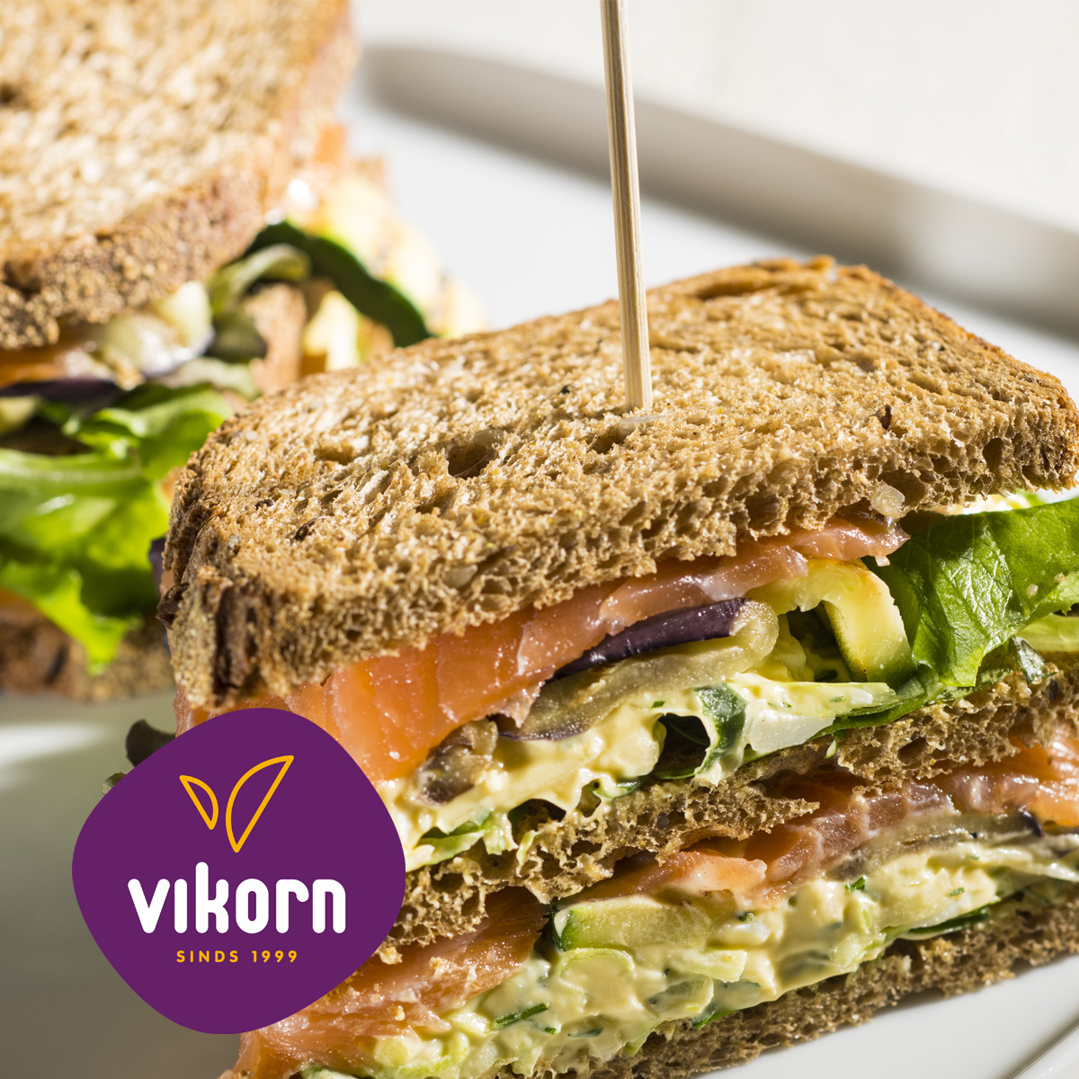 EBO_210804-112-met logo.jpg