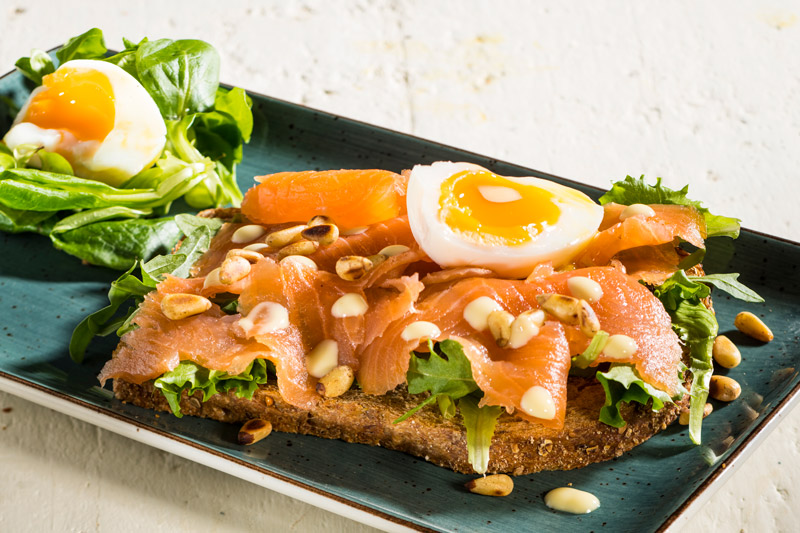 Vikorn-Lekker_Inspirerend-recepten-Sandwich_Zalm_wasabi_mayonaise_eitje-web01.jpg